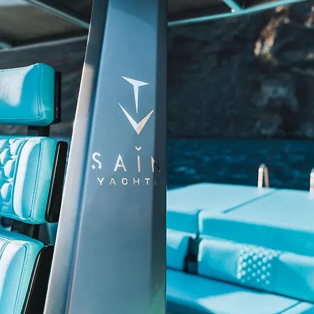 Bådhotel Santorini Private Tour - Sunny Zeus Oia