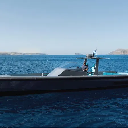 Santorini Private Tour - Sunny Zeus ספינת מלון